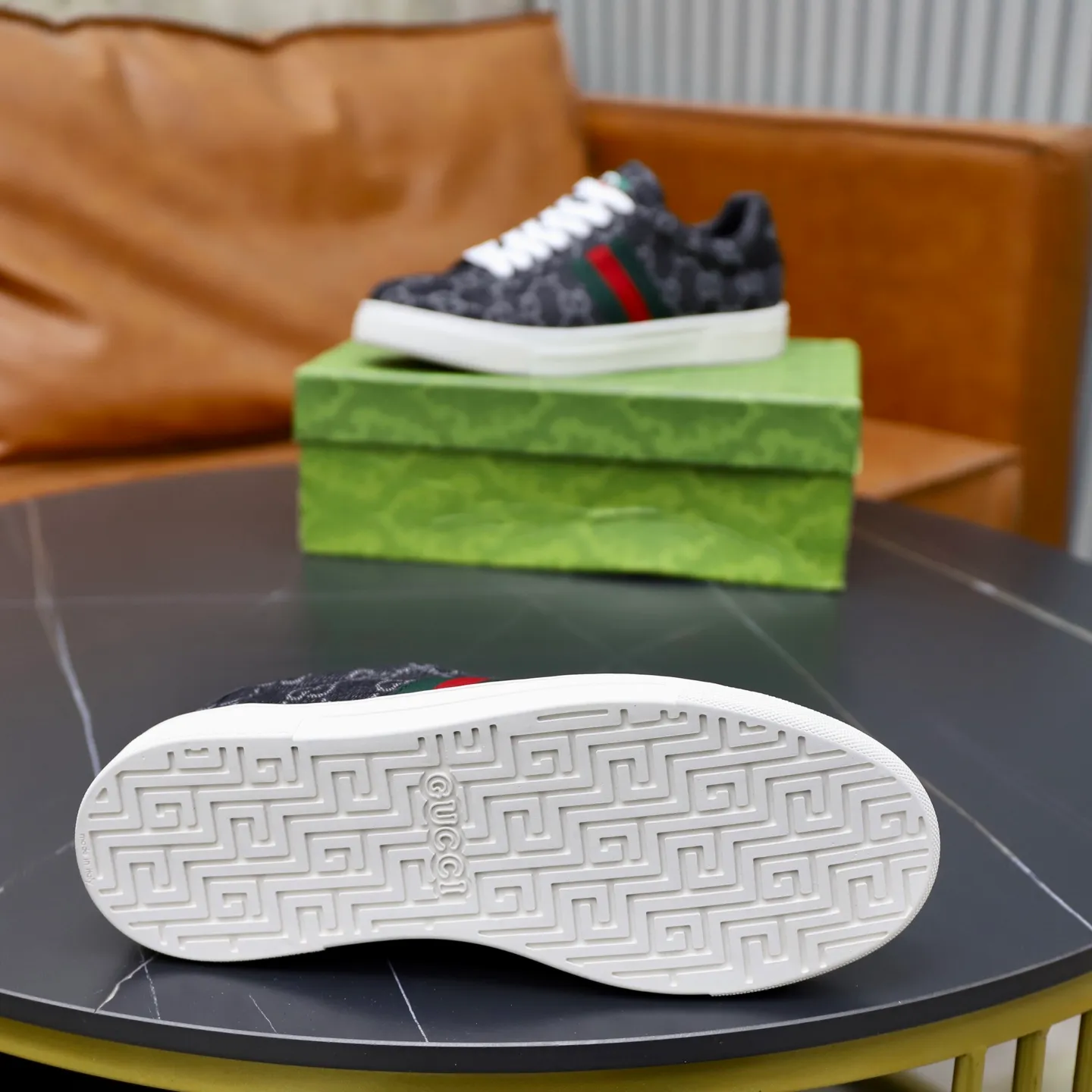 Ex-factory price: 400💰🙅‍♂️🙅‍♂️🙅‍♂️ Brand: Gucci GUCCi Standard code: 38-44 (45 customized) Grade: Same as the official website Material: Original leather splicing Comfortable and breathable sheepskin lining Original wear-resistant outsole Style category: Men's fashionable casual shoes Running sneakers Distinguished luxury brand elements Top luxury Color: actual picture color